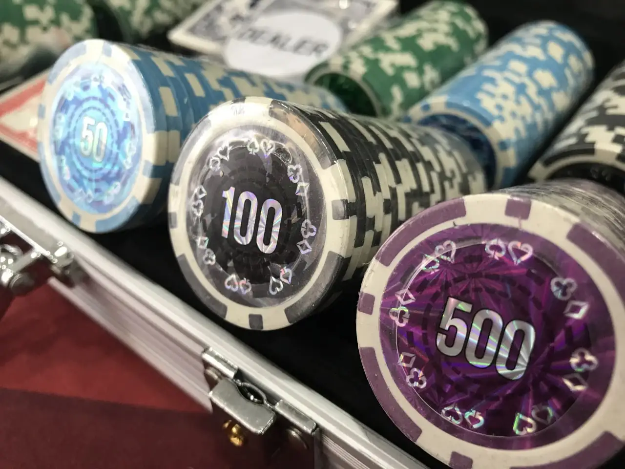 Фішки в покерному наборі