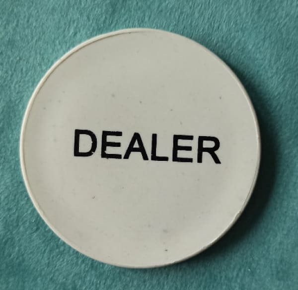 Фішка "dealer"