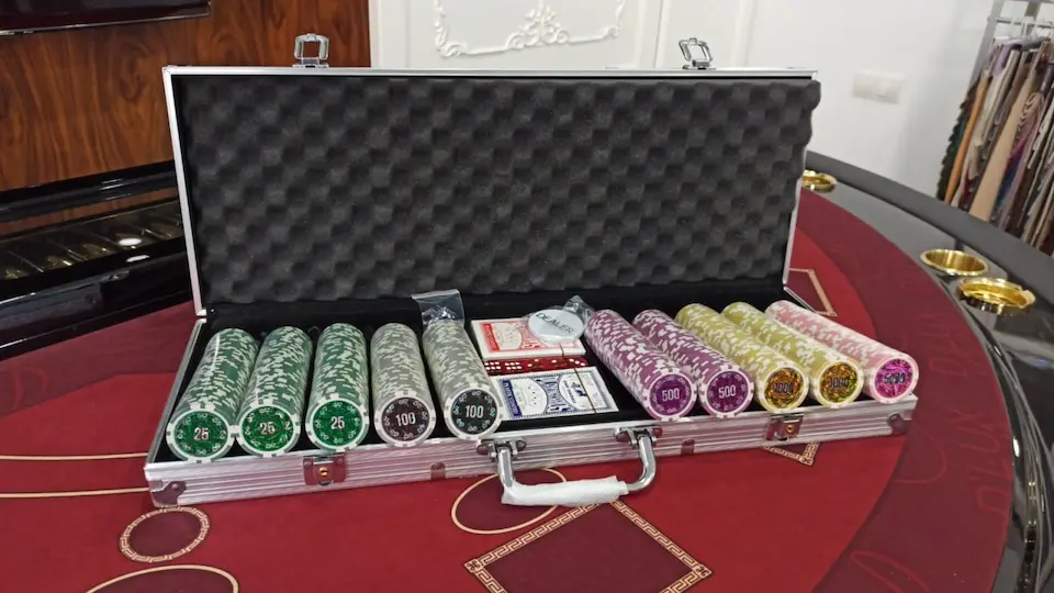 Купити набір для покеру в кейсі