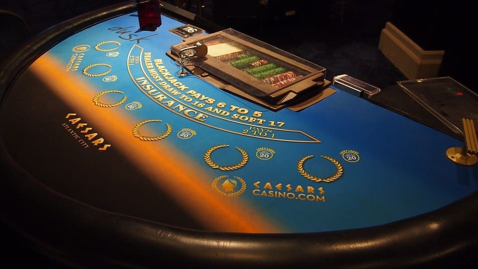 Покерний стіл для казино